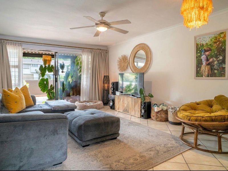 Beautiful home, prime location! - Photo 2