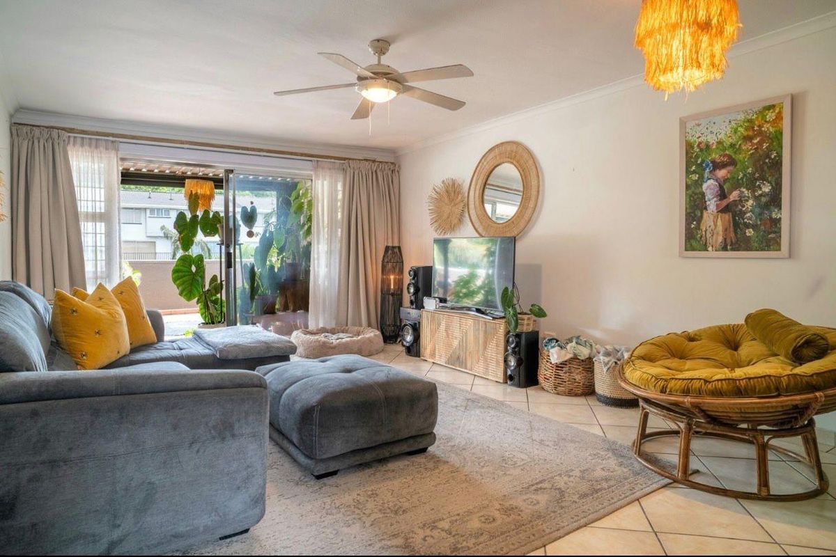 Beautiful home, prime location! - Photo 2