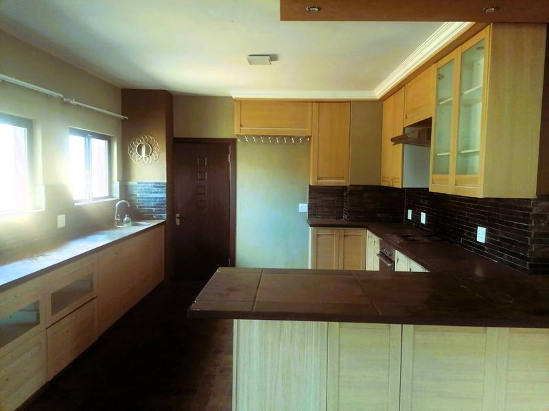 Exclusive Trible storey 4-Bedroom Home in a Secure Estate - Photo 7