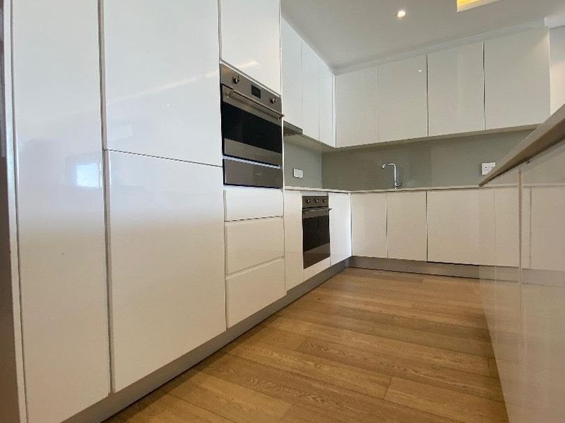 Airbnb Friendly, Two Bedroom Apartment: Prime Location, Modern Design - Photo 4