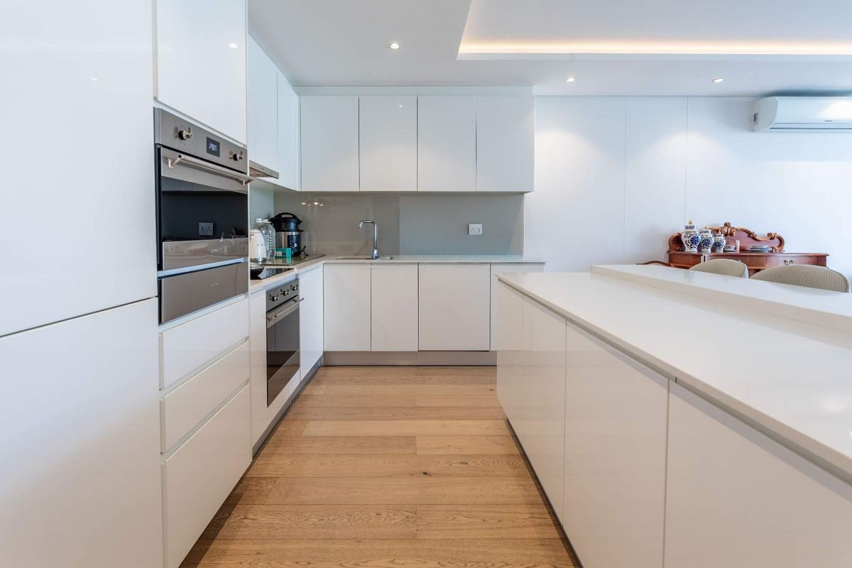 Prime City Living: Secure, Elegant, and Airbnb Friendly! - Photo 2