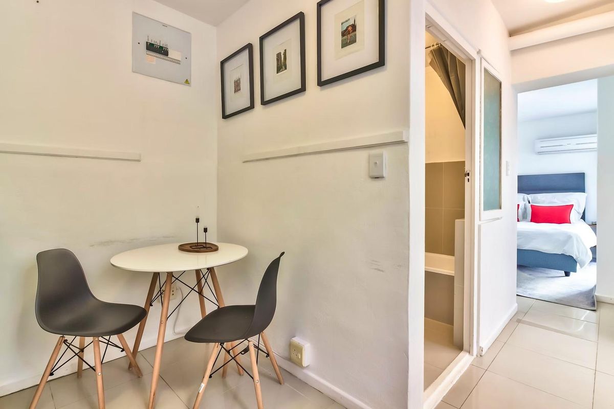 Secure Furnished Studio with Private Patio — Tamboerskloof - Photo 4