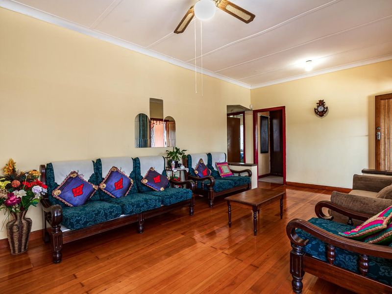 Don't miss out on this spacious, freestanding family home! - Photo 7