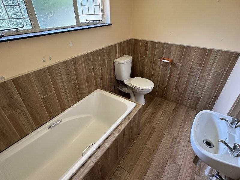 6 Bedroom home for sale - Photo 8