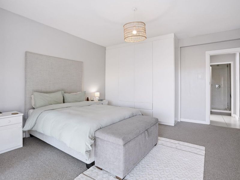 Beautifully Furnished Garden Apartment in a Peaceful Neighbourhood - Photo 8