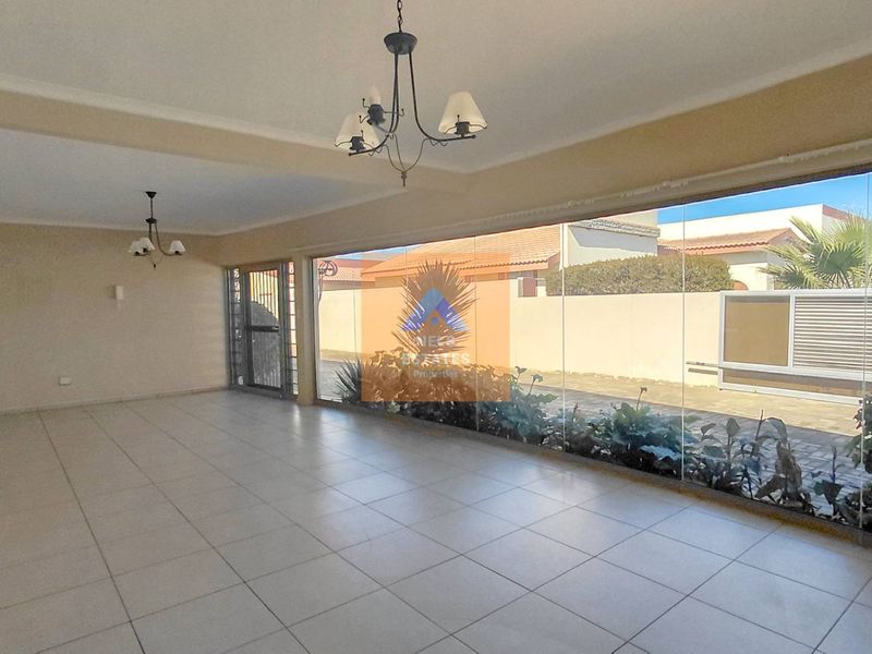 Family Home To Rent in Ocean View, Swakopmund - Photo 3