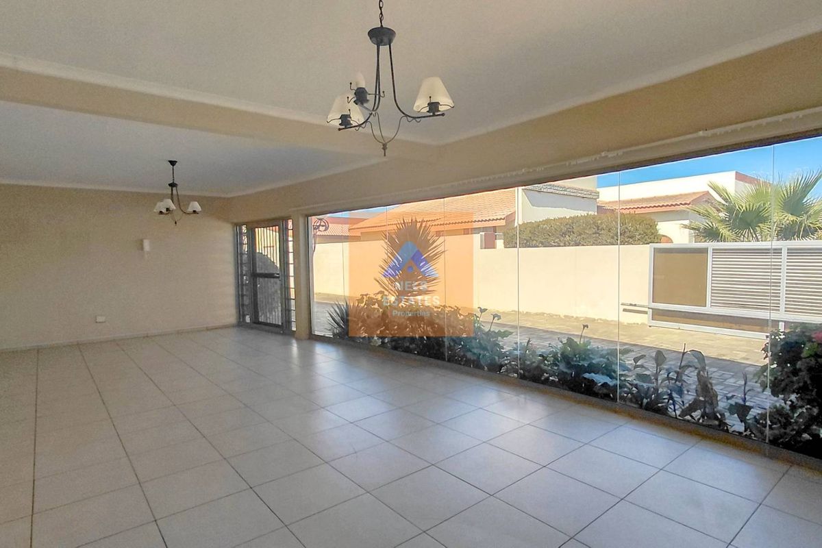 Family Home To Rent in Ocean View, Swakopmund - Photo 3