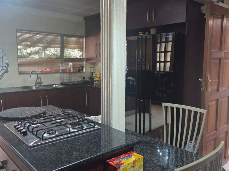 CHARMING HOME IN MAYBERRY PARK - Photo 7
