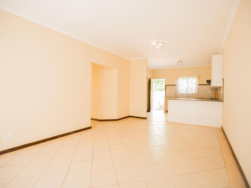 3 Bedroom Simplex with Private Garden - Photo 5