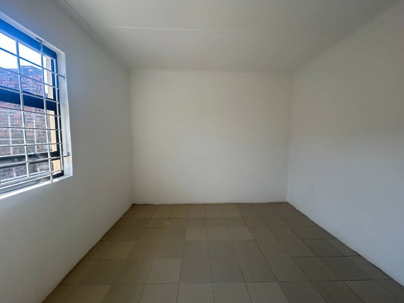 Charming 2 Bedroom House in Eastwood - Photo 10