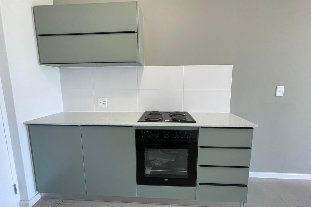Brand New 2-Bedroom Apartment for Sale – River Views, Rivergate - Photo 3