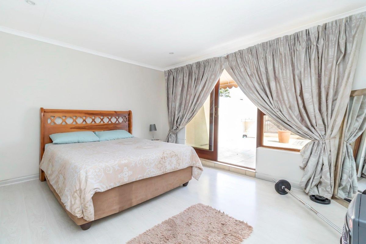 SPACIOUS 3-BEDROOM HOME WITH STUNNING BALCONY VIEWS. - Photo 4