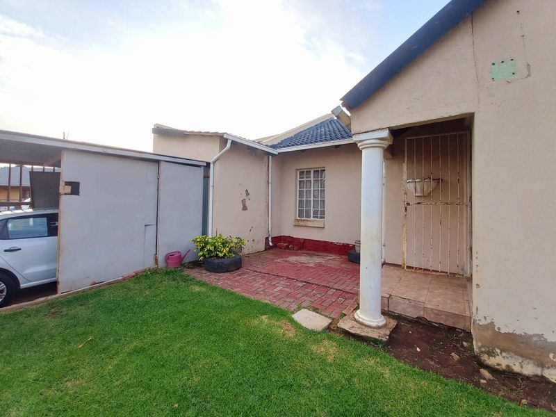 Three bedrooms house for sale in Elandspoort - Photo 2