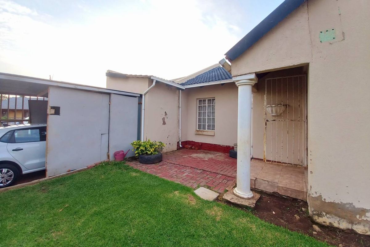 Three bedrooms house for sale in Elandspoort - Photo 2