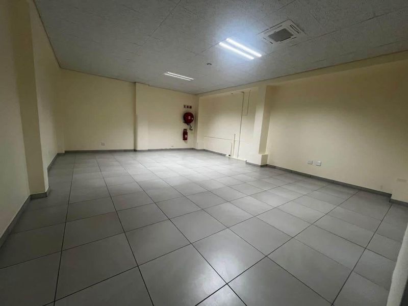 Prime business property to let, Southern industrial - Photo 7