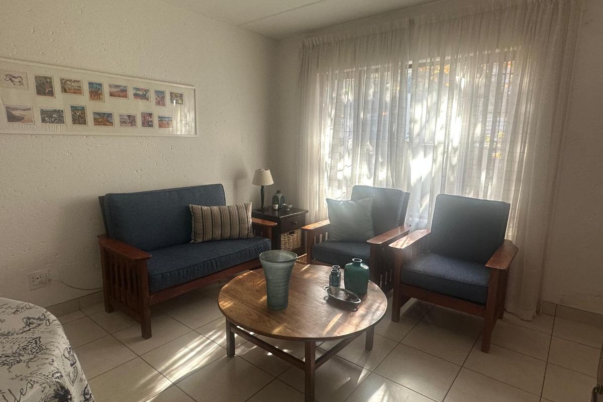 A STUNNING THREE BEDROOM FURNISHED APARTMENT - Photo 4