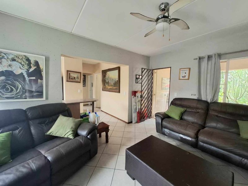 2 Bedroom On Ground Floor! - Photo 2