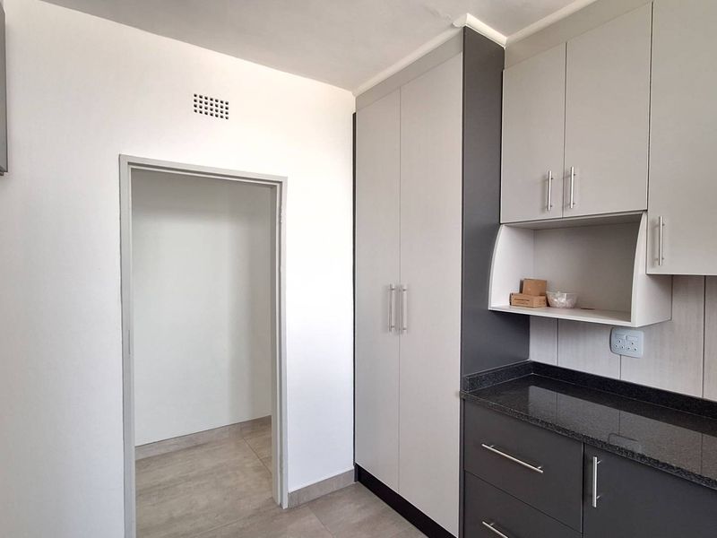 2 bedroom Apartment in Roodepoort - Photo 10