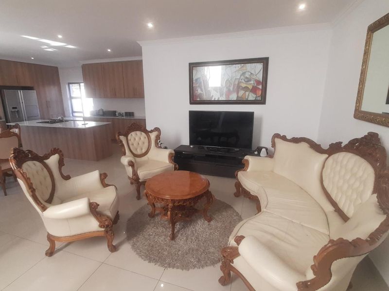 Elegant Home in Sought-After Melodie Estate. - Photo 3