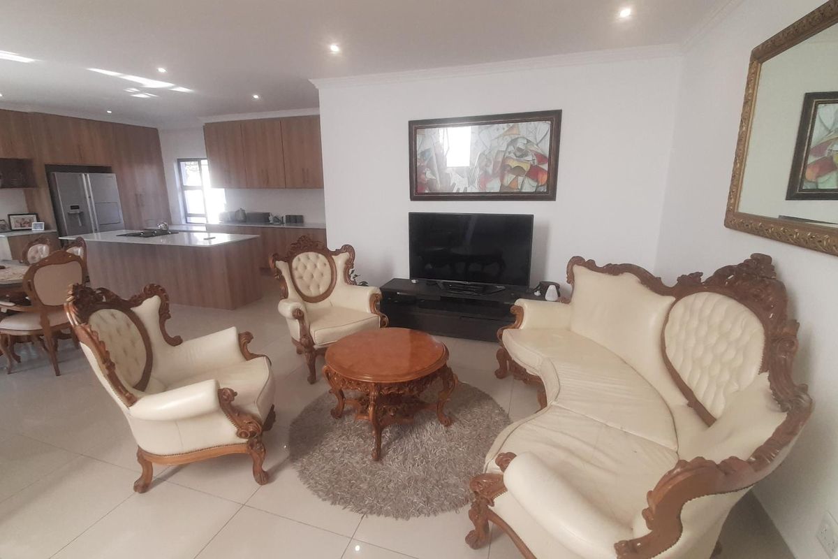 Elegant Home in Sought-After Melodie Estate. - Photo 5