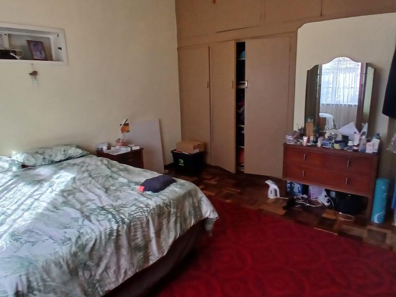 3-Bedroom property in sought-after area - Photo 4