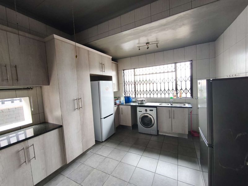 15 student investment property for sale in Brixton - Photo 3