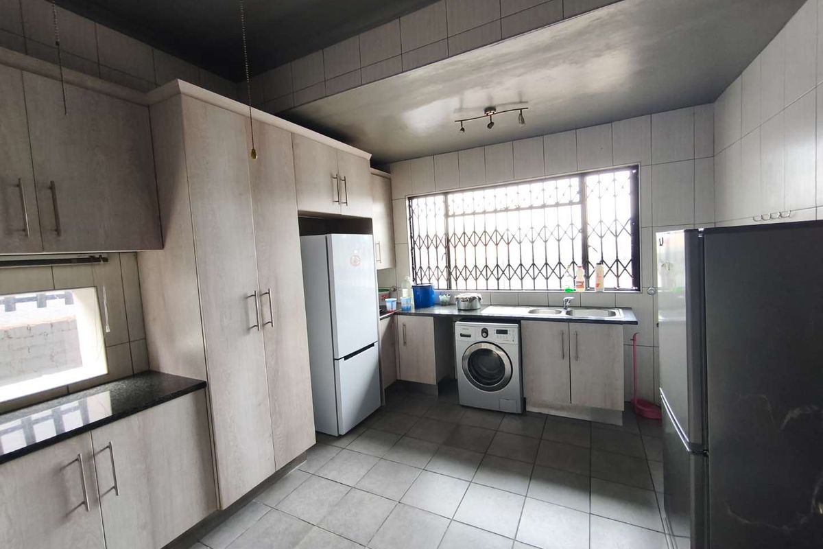15 student investment property for sale in Brixton - Photo 3