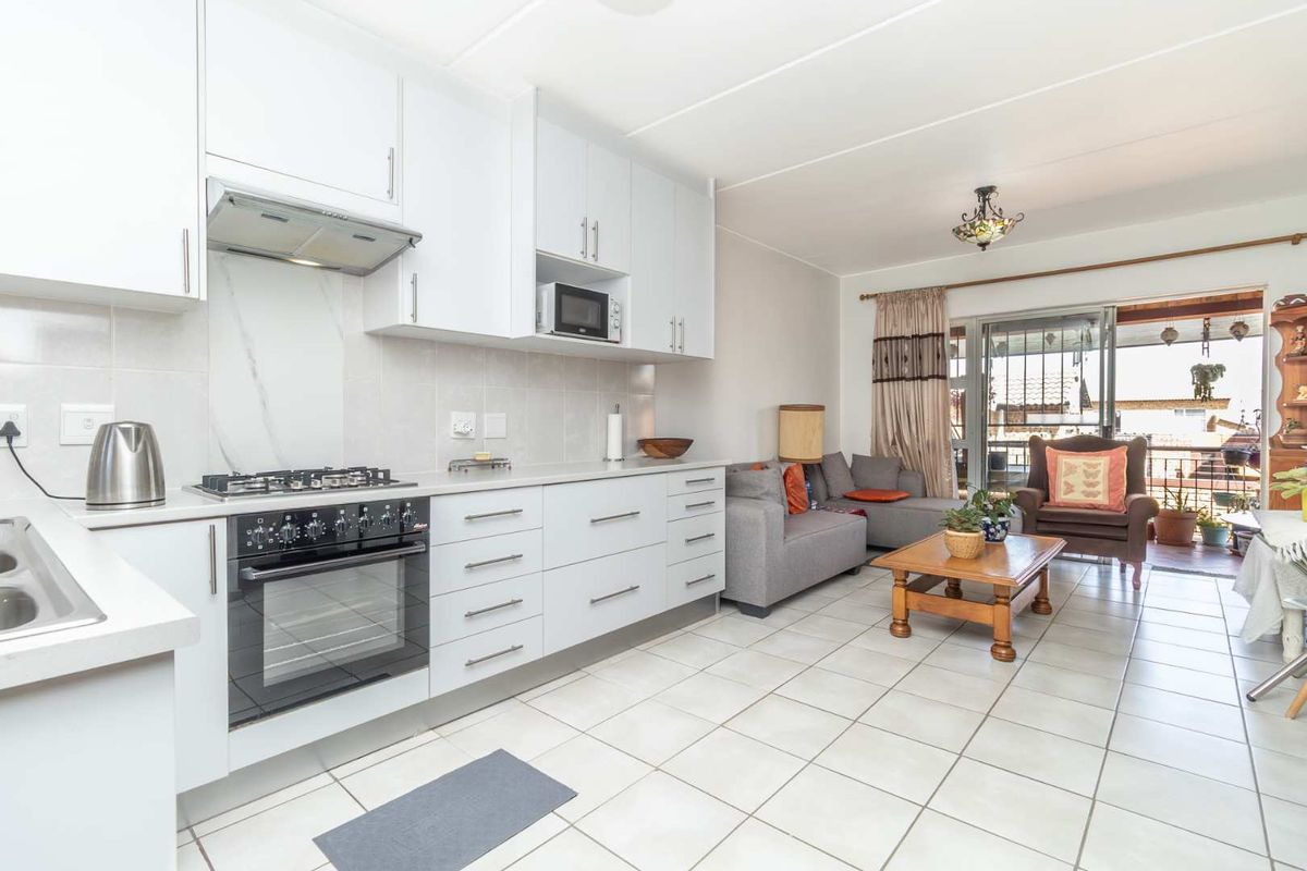 Honeypark Haven: Modern, Stylish, Perfect Home for Families & Pets! - Photo 3