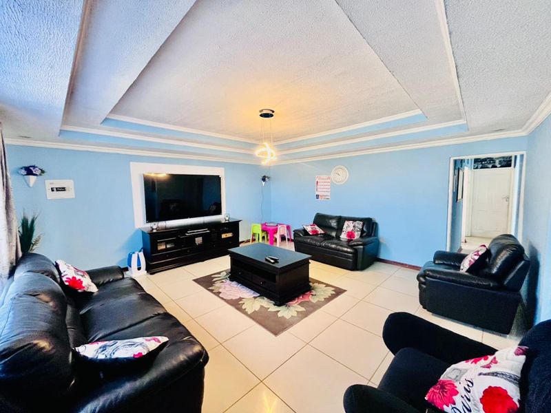 Three bedrooms house for sale in Soshanguve W W - Photo 6