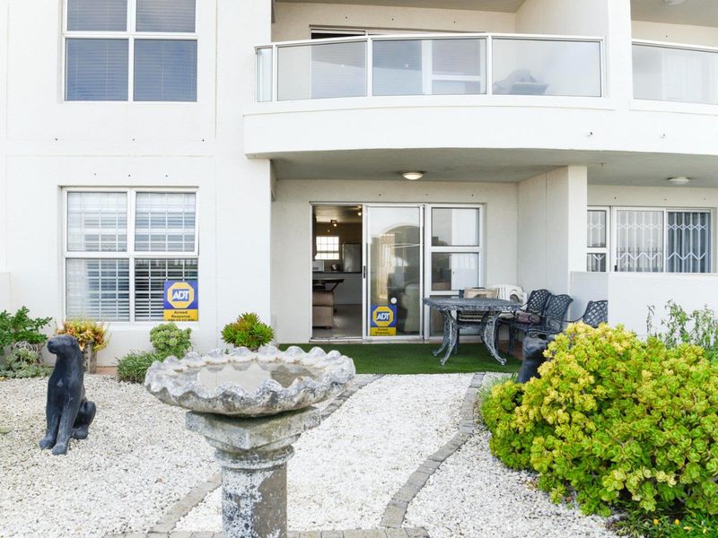 Rare garden apartment on Blouberg beachfront – unbeatable position. - Photo 2