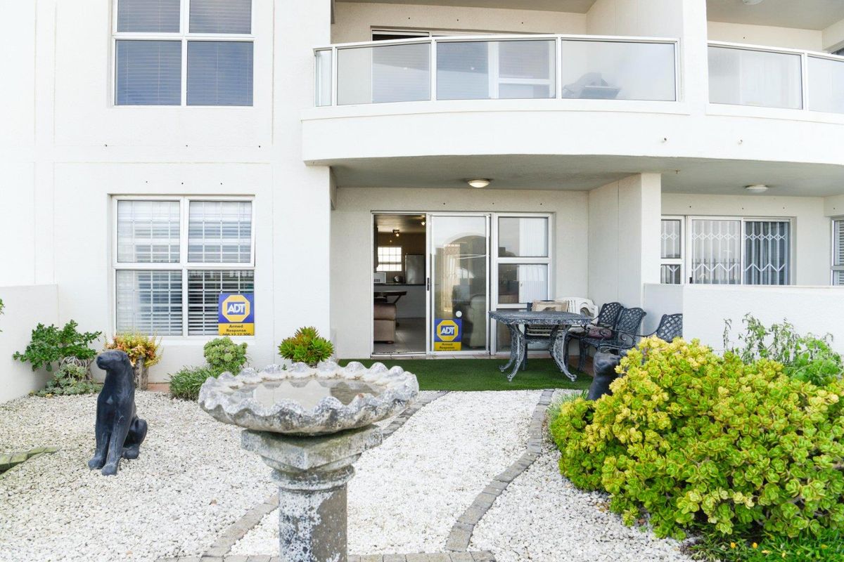 Rare garden apartment on Blouberg beachfront – unbeatable position. - Photo 2