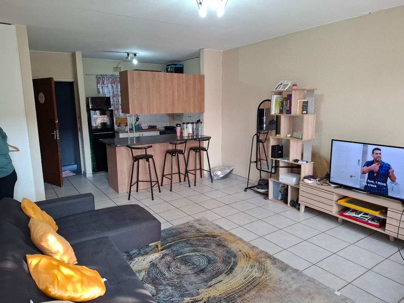 Spacious 3 bedroom flat in La Montagne - Photo 2