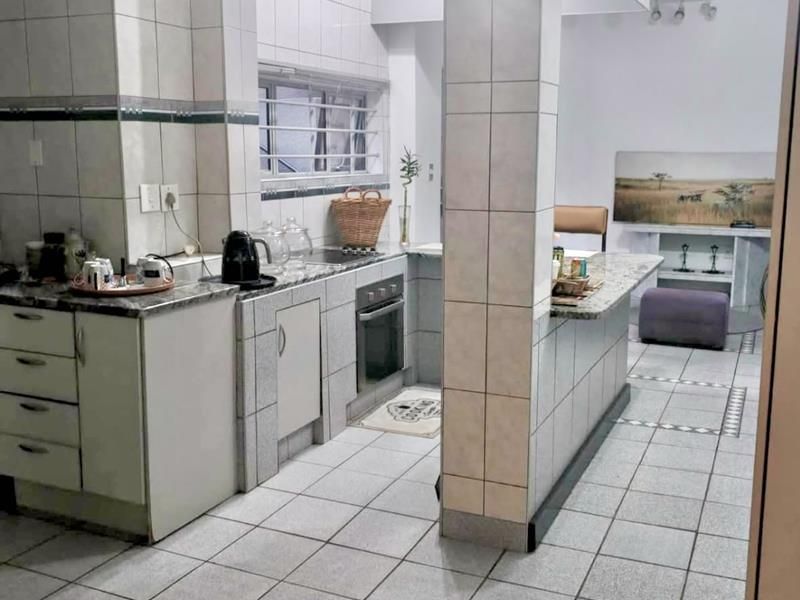 3 Bed Partially Furnished North Facing Flat - Views of Pretoria and the Pool - Photo 6