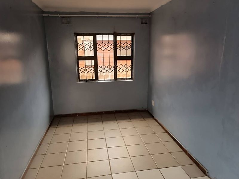 🏡 Incredible Value! Spacious 4-Bedroom Family Home for Sale in Imbali Extension 18 with Stunning Elevated Views - Photo 8