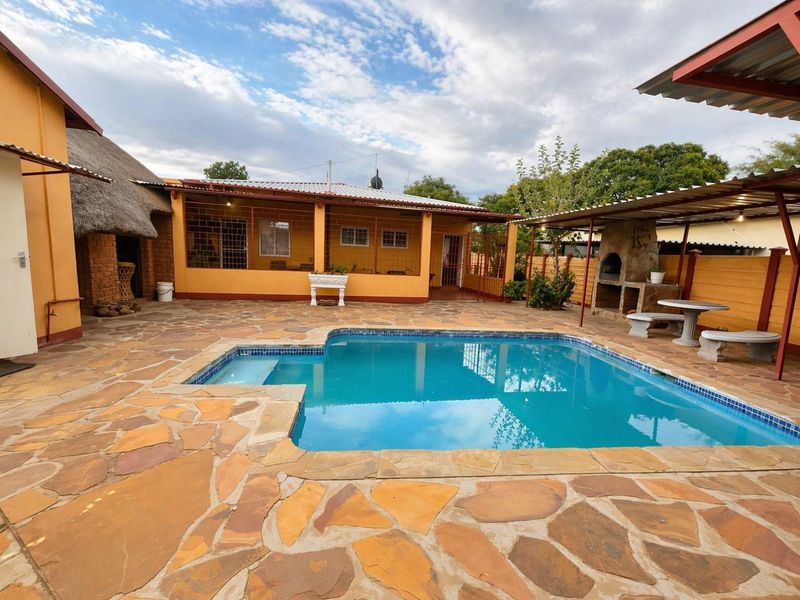 Spacious one level hosue for sale! - Photo 2