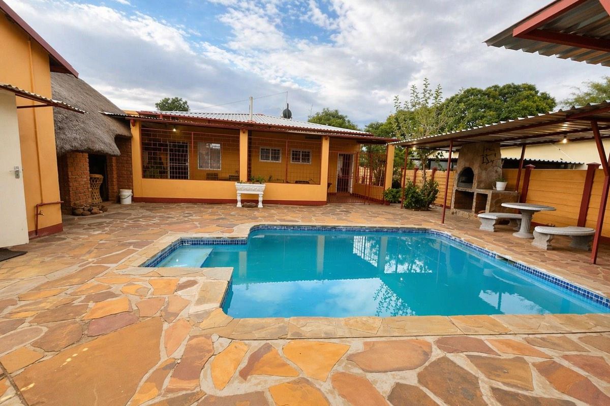 Spacious one level hosue for sale! - Photo 2