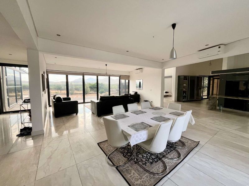 🏡 Modern 5-Bedroom Family Home with Pool in Aus View - Photo 9