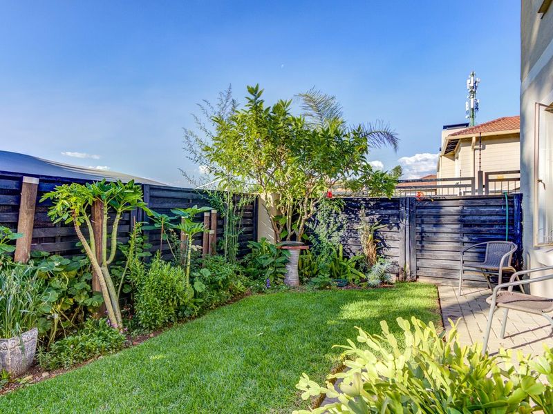 SUNNY AND SECURE GROUND FLOOR UNIT IN FAIRVIEW - Photo 5