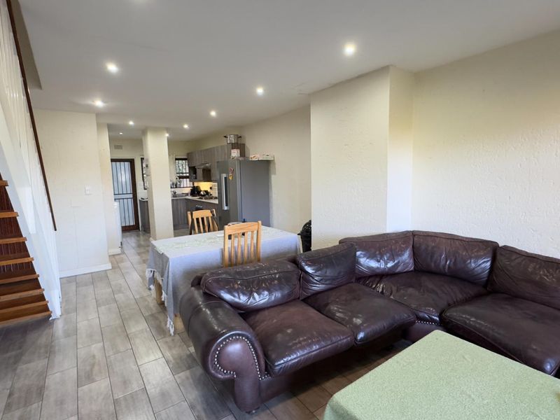 Elegant 3-Bedroom Townhouse in Kilberry, Eastwood - Photo 4