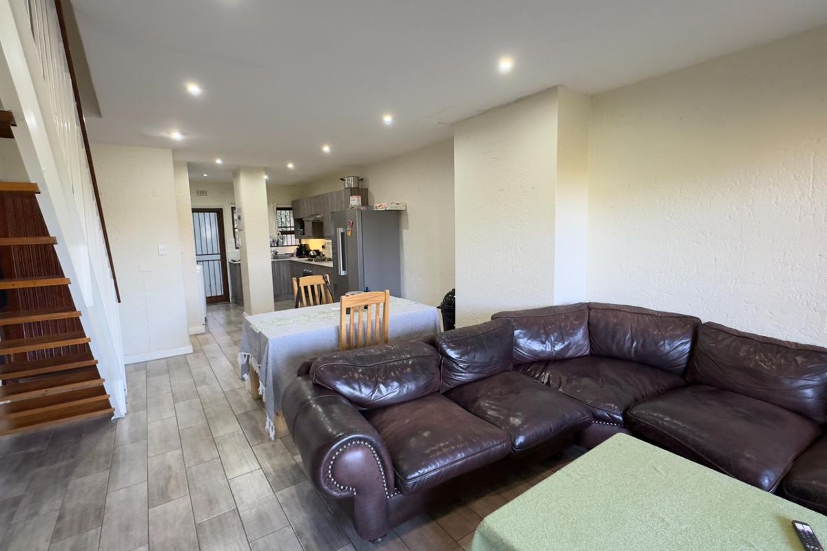 Elegant 3-Bedroom Townhouse in Kilberry, Eastwood - Photo 4