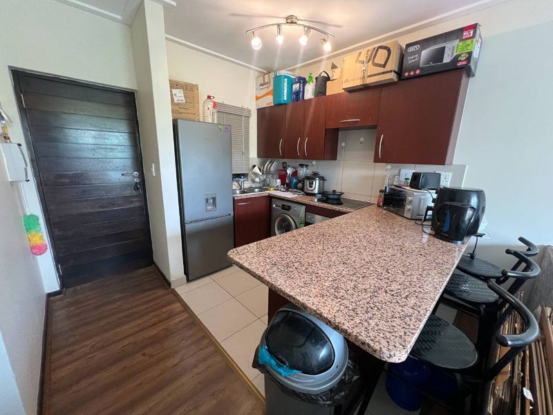 Spacious One bedroom Apartment with scenic views - Photo 5