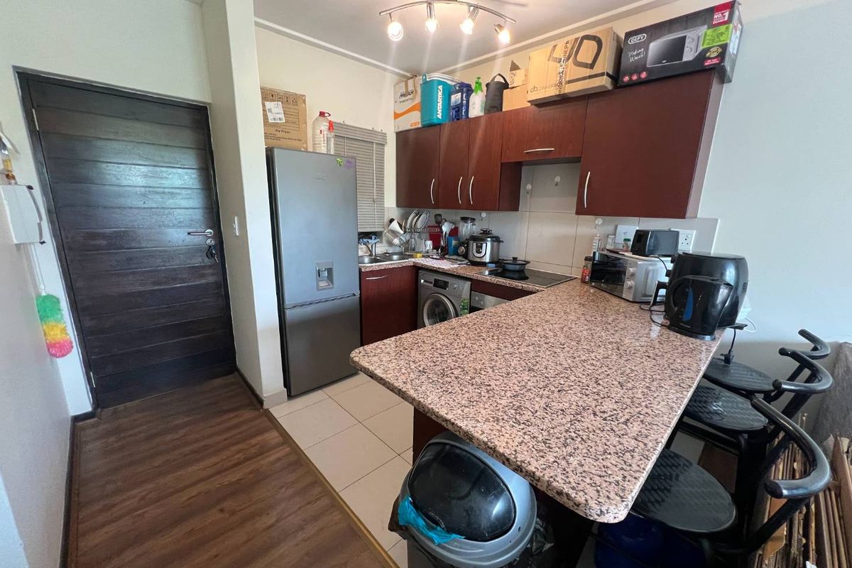 Spacious One bedroom Apartment with scenic views - Photo 5