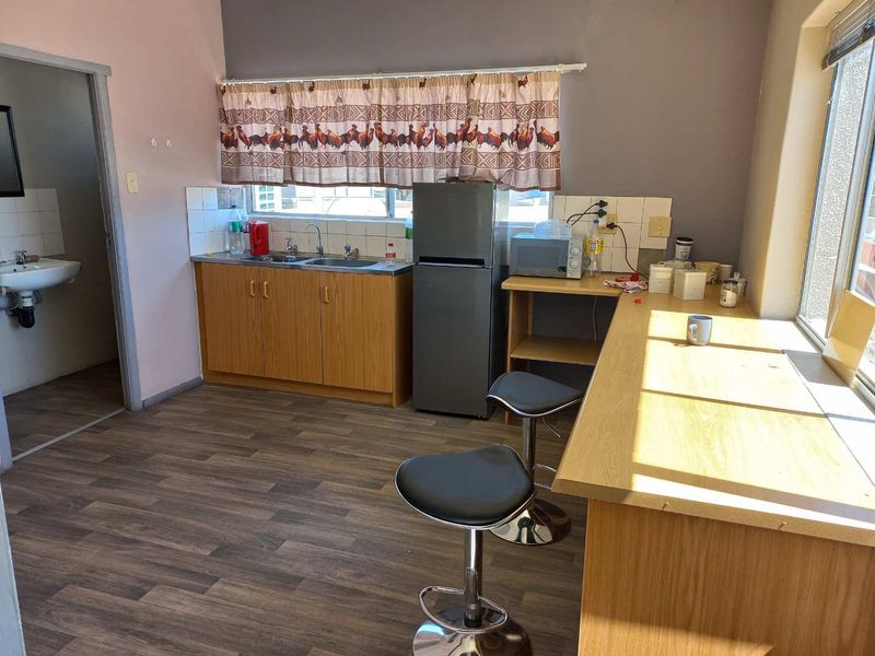 Very neat office space in a very popular building and excellent location - Photo 9