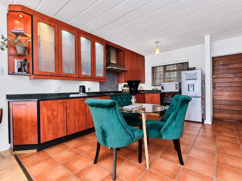 Apartment with a view in Northcliff - Photo 3