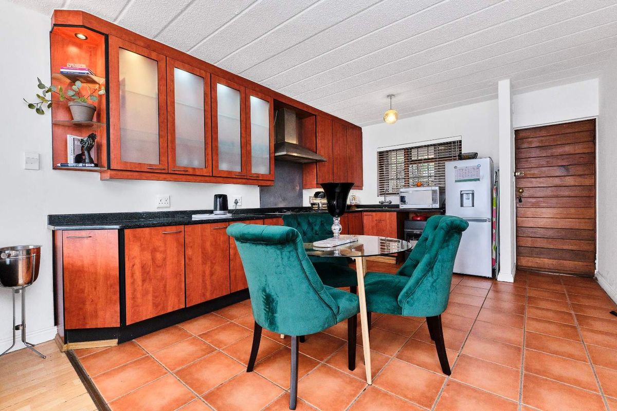 Apartment with a view in Northcliff - Photo 3