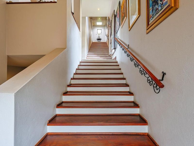 Modern Masterpiece with Breathtaking Views. - Photo 5