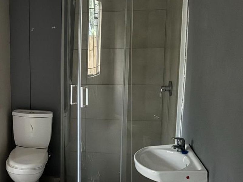 FOR SALE: 3 bedrooms house with two bachelor flats for sale in Ongwediva, extension 8, Selling price N$1,1 million cost excluded - Photo 6