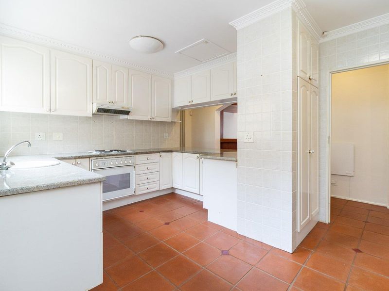 Unique & Tranquil 3-Bedroom Sanctuary in an Exclusive Gated Estate - Photo 7