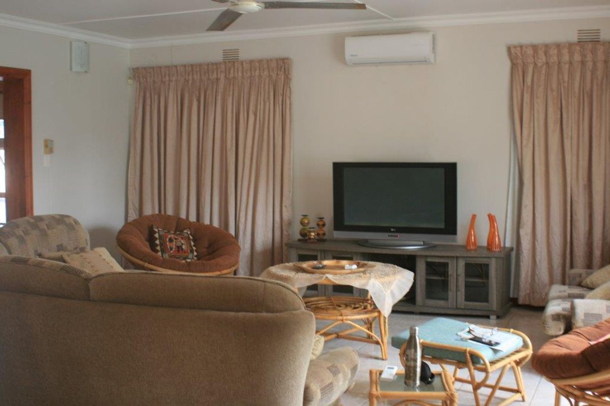 GREAT INVESTMENT OR HOLIDAY RETREAT!!! - Photo 5