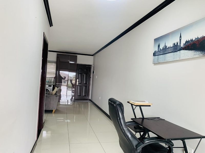 Modern 1-Bed Apartment in Palm View Estate - Photo 9